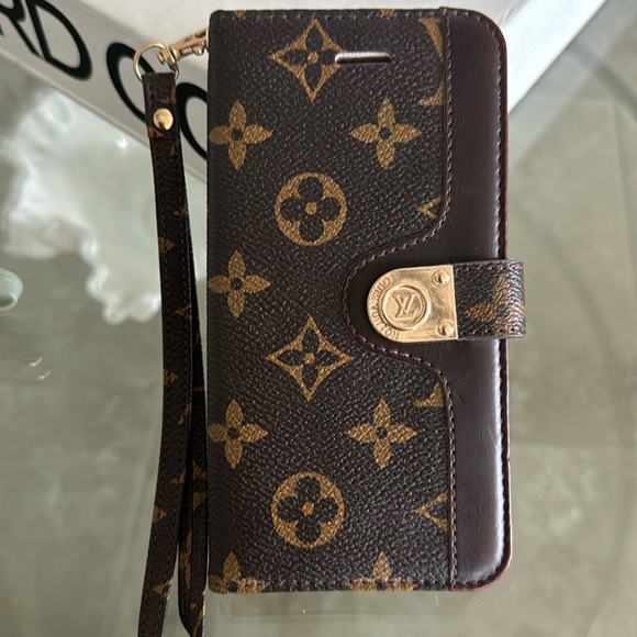 Lilly Pulitzer Accessories - Adorable inspired IPHONE 13 pro phone case